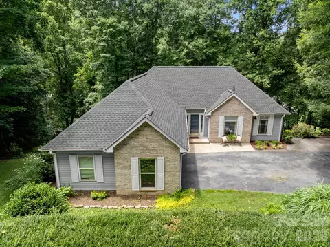 701 Salisbury Rd, Hendersonville, NC 28792