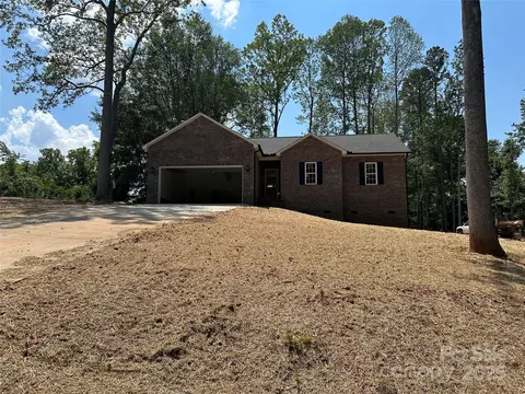 1045 Long Dr, Newton, NC 28658