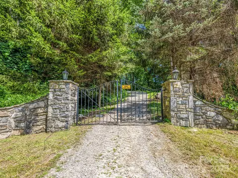 Exterior - 514 Lab Mountain Trl, Clyde, NC 28721 photo 3 of 7