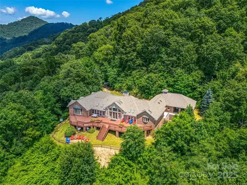 514 Lab Mountain Trl, Clyde, NC 28721