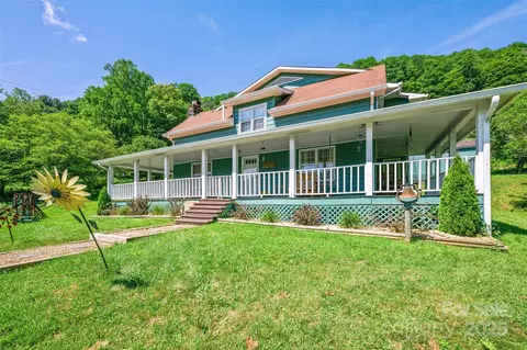 31 Bailey Mathes Farm Ln, Newland, NC 28657