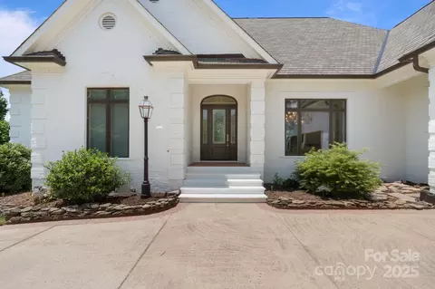 19009 Peninsula Club Dr, Cornelius, NC 28031