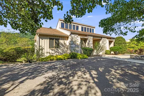 25 Westridge Ct, Hendersonville, NC 28791