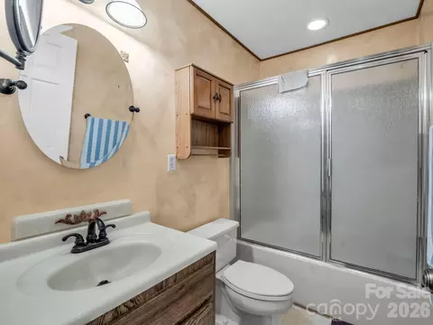 Bath - 421 Chickadee Ln, Brevard, NC 28712 photo 2 of 3
