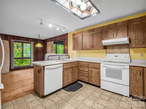 Kitchen - 421 Chickadee Ln, Brevard, NC 28712 photo 2 of 3