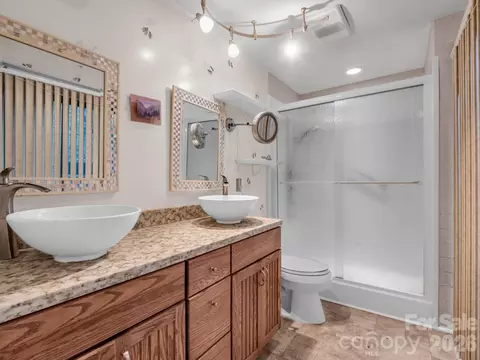Bath - 421 Chickadee Ln, Brevard, NC 28712 photo 1 of 3