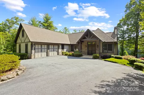 99 Macedonia S Dr S, Saluda, NC 28773