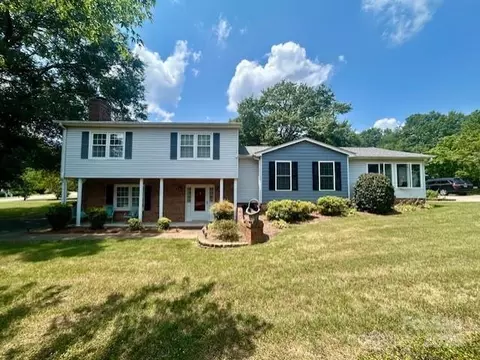 3616 Raven Hill Dr, Gastonia, NC 28056