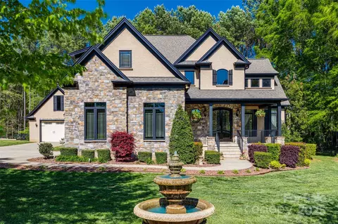 546 Little Cove Ln, Lake Wylie, SC 29710
