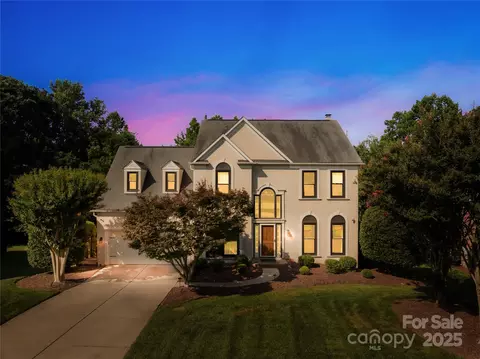 5536 Piper Glen Dr, Charlotte, NC 28277