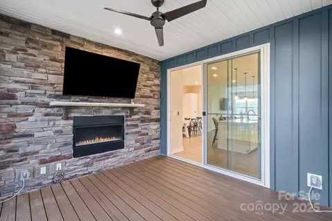 Exterior - 932 Portrush Ln, Tega Cay, SC 29708 photo 2 of 6