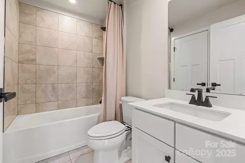 Bath - 932 Portrush Ln, Tega Cay, SC 29708 photo 2 of 2