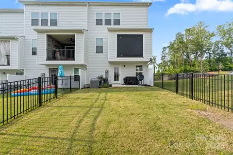 Exterior - 932 Portrush Ln, Tega Cay, SC 29708 photo 4 of 6