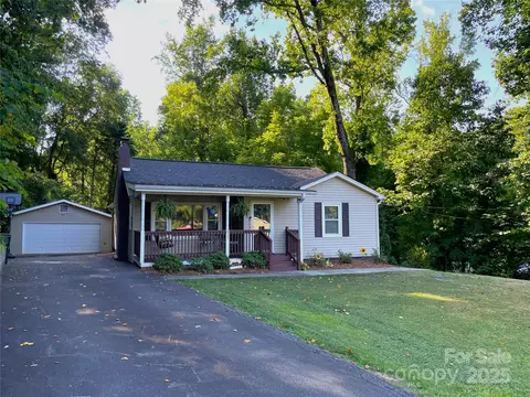 517 Stowe Dr, Lowell, NC 28098