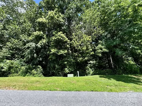35 Ladys Fern Trl, Hendersonville, NC 28739