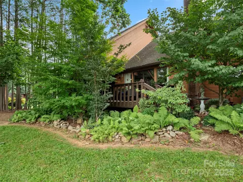 8 Village Dr, Asheville, NC 28803