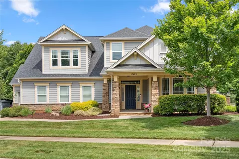 17425 Closest Pin Dr, Huntersville, NC 28078