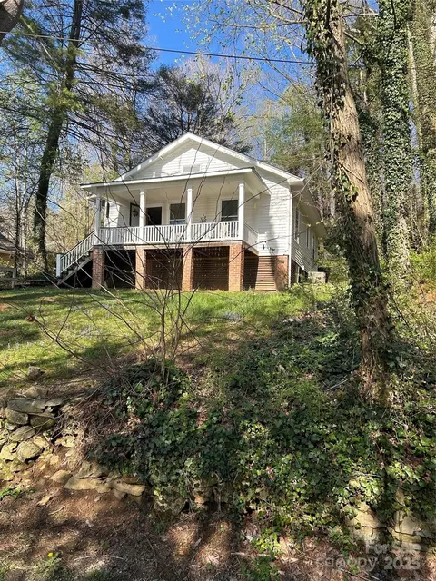 3746 S Lake Summit Rd, Saluda, NC 28773
