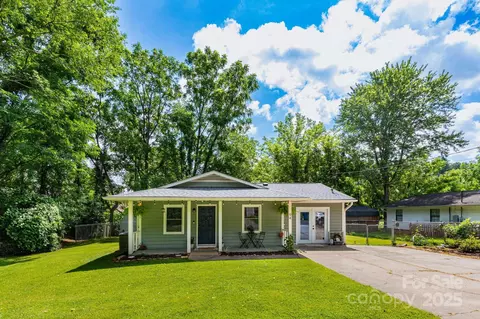 94 Fairhaven St, Clyde, NC 28721