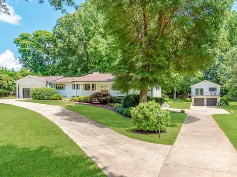 607 W School St, Maiden, NC 28650