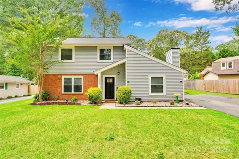 15804 Fairfield Dr, Matthews, NC 28104