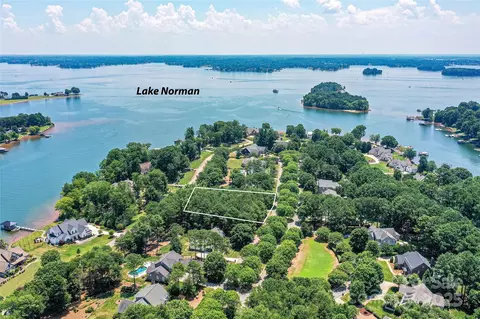 135 Hopkinton Dr, Mooresville, NC 28117