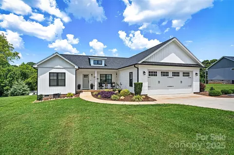 2428 Carriage Ln, Lincolnton, NC 28092