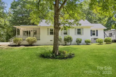 1451 Kings Cir, Lancaster, SC 29720