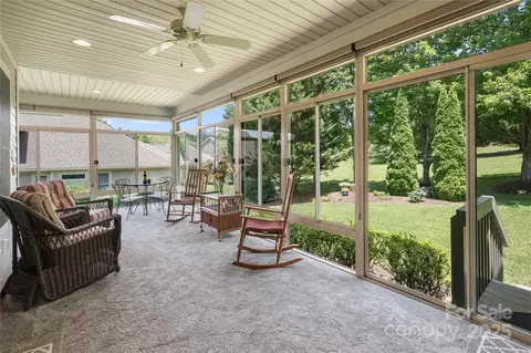 245 Whistlewood Ln, Hendersonville, NC 28739