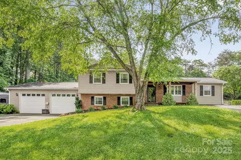 213 Turkey Hill Dr, King, NC 27021