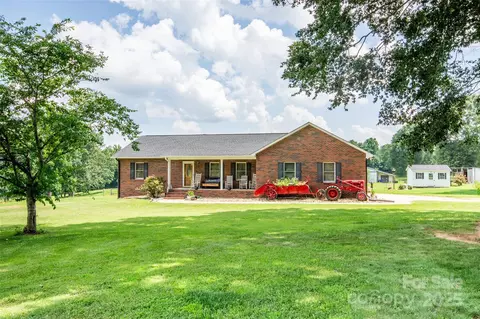 307 Lone Pine Rd, Statesville, NC 28625