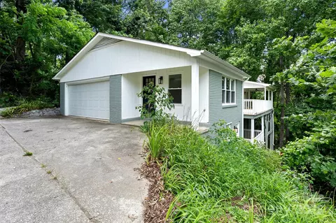 240 Spicewood Ln, Hendersonville, NC 28791