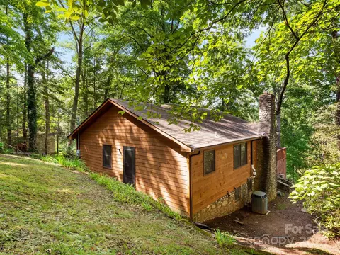 35 Essex Rd, Waynesville, NC 28786
