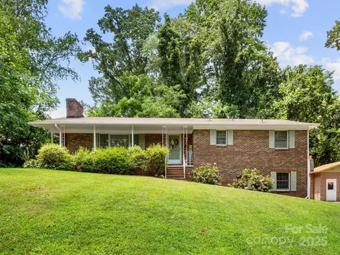 9 Baker Dr, Asheville, NC 28806