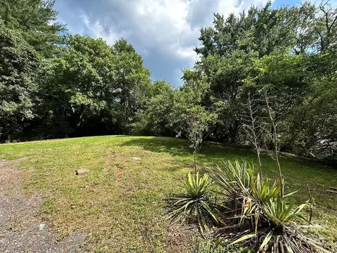 16 Yearwood Dr, Sylva, NC 28779