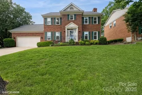 608 Laurel Fork Dr, Matthews, NC 28105
