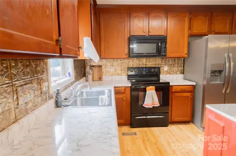 Kitchen - 309 Irish Downs Dr, Clover, SC 29710 photo 5 of 6