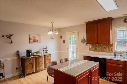 Kitchen - 309 Irish Downs Dr, Clover, SC 29710 photo 6 of 6