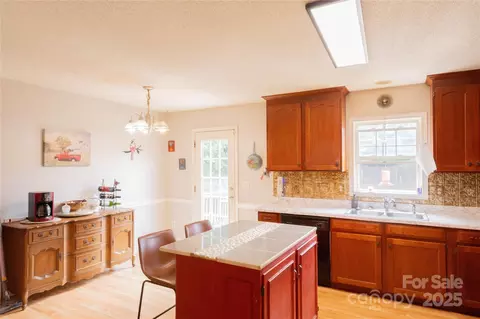 Kitchen - 309 Irish Downs Dr, Clover, SC 29710 photo 2 of 6