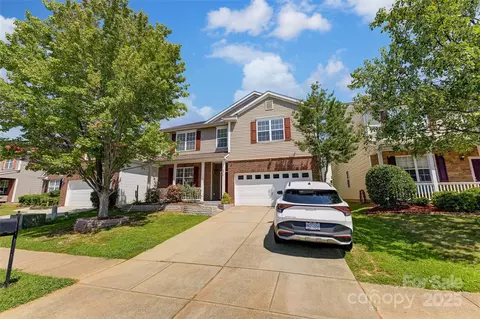 2015 Savannah Hills Dr, Matthews, NC 28105