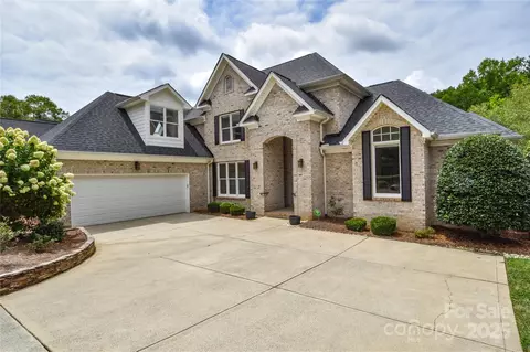 9221 Belle Pines Ct, Sherrills Ford, NC 28673