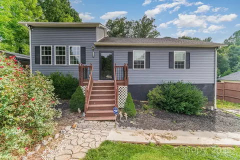 2985 Peachtree St, Claremont, NC 28610