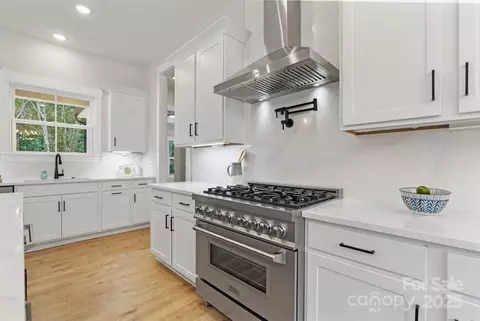 Kitchen - 1025 Baylor Grove Rd, Monroe, NC 28112 photo 2 of 4