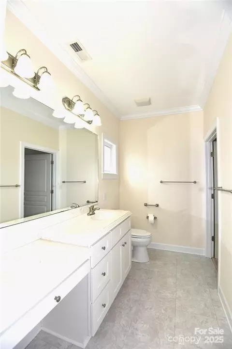 Bath - 415 Garner Dr, Salisbury, NC 28146 photo 2 of 3