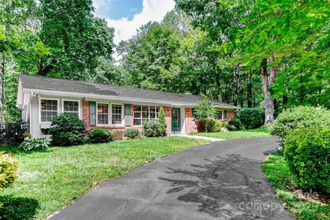 171 Surry Ln, Hendersonville, NC 28791