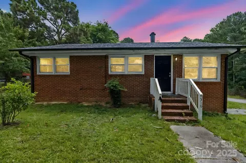310 Cedarwood St, Spring Lake, NC 28390