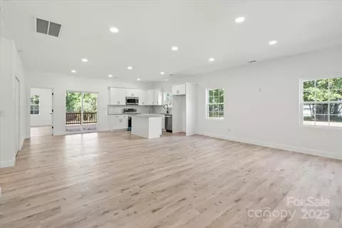 1192 Hampton Grace Ave, Lancaster, SC 29720 photo 2
