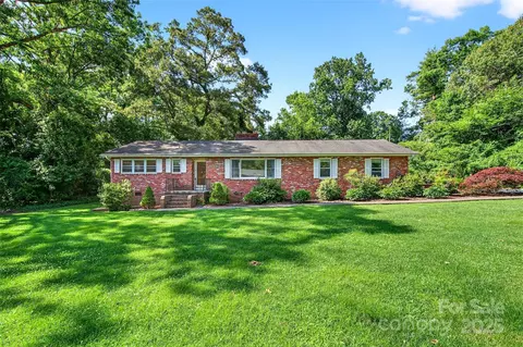 3135 Charlyne Dr, Hendersonville, NC 28792