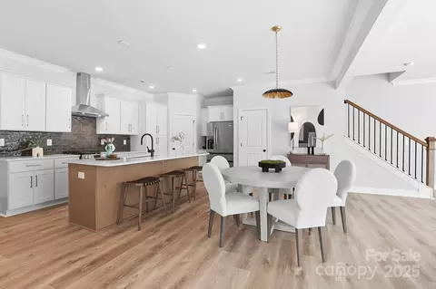 432 W Cama St, Charlotte, NC 28217