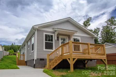 30 Babb St, Waynesville, NC 28786